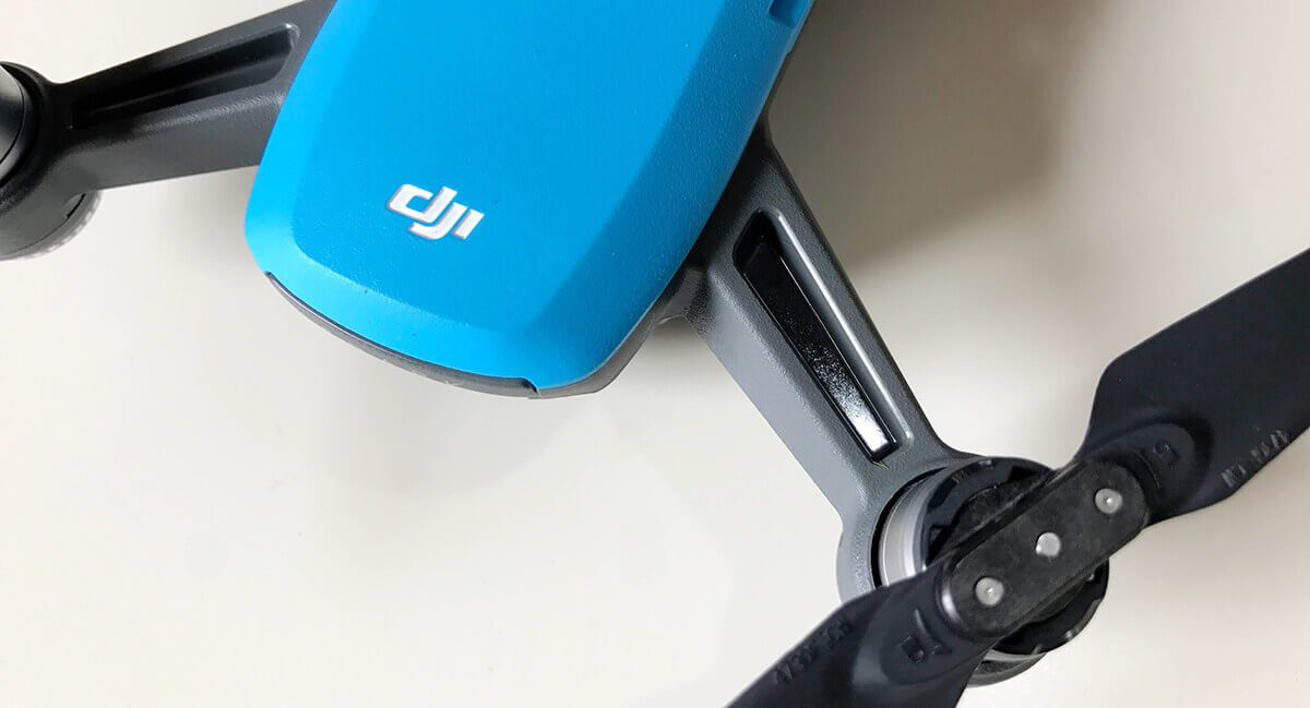 Massive Bauweise: Die Ausleger der Spark halten einiges aus – eine gute Entscheidung von DJI, hier auf den Klappmechanismus zu verzichten.