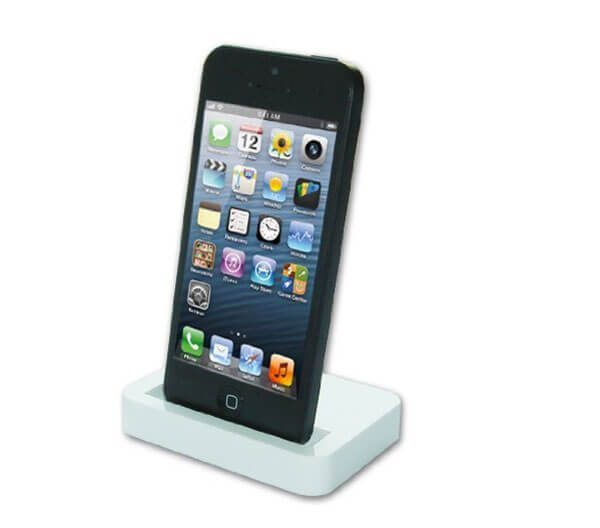 Lightning docking station from Rydges for iPhone 5