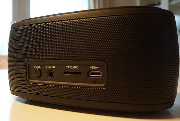 Rückseite des TerraTec Concert BT Mobile Boost