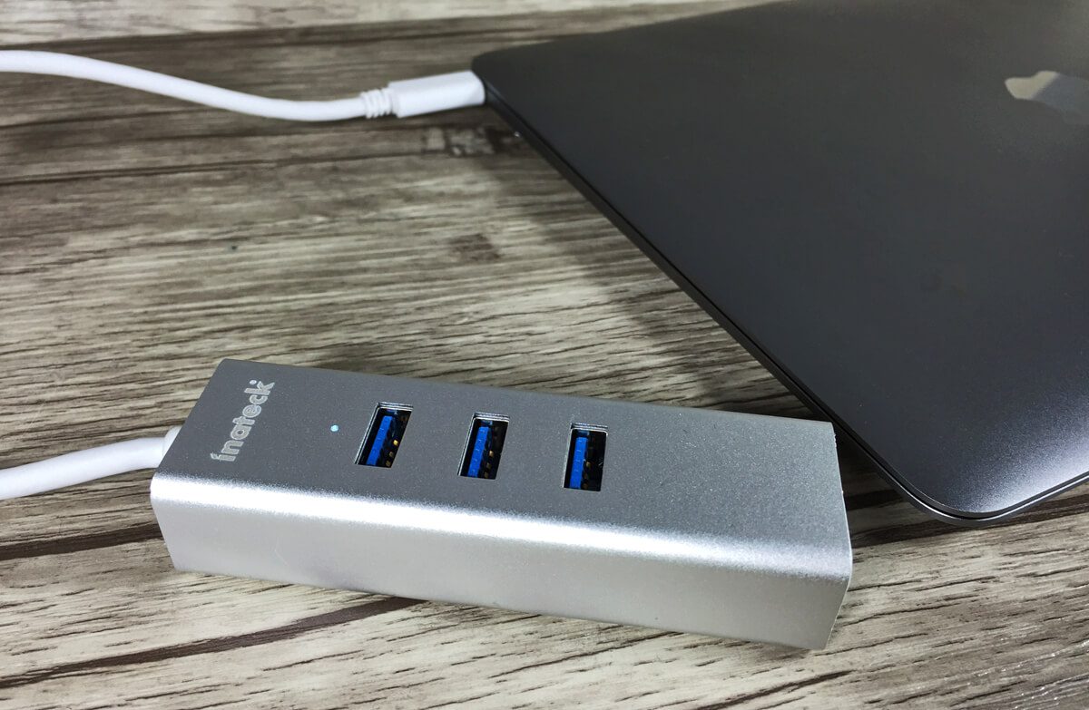 Photo: Inateck USB-C hub connected to the MacBook