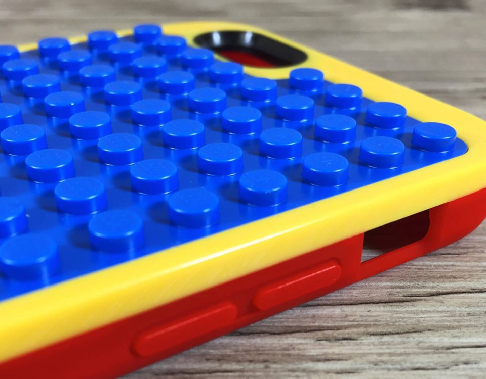Lego iPhone Case mit Bedienelementen an der Seite