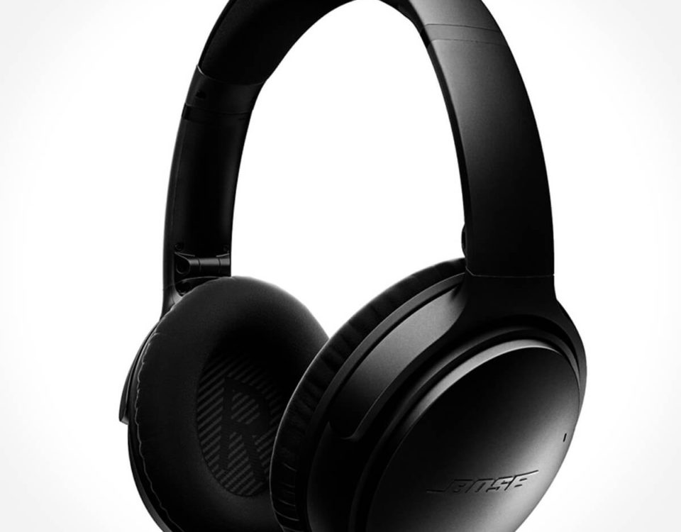 The Bose QC35 are wireless Bluetooth over-ear headphones that not only perfectly suppress ambient noise, but are also comfortable to wear for a long time.