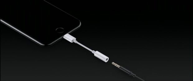 L'adattatore jack Lightning è incluso con i due nuovi iPhone