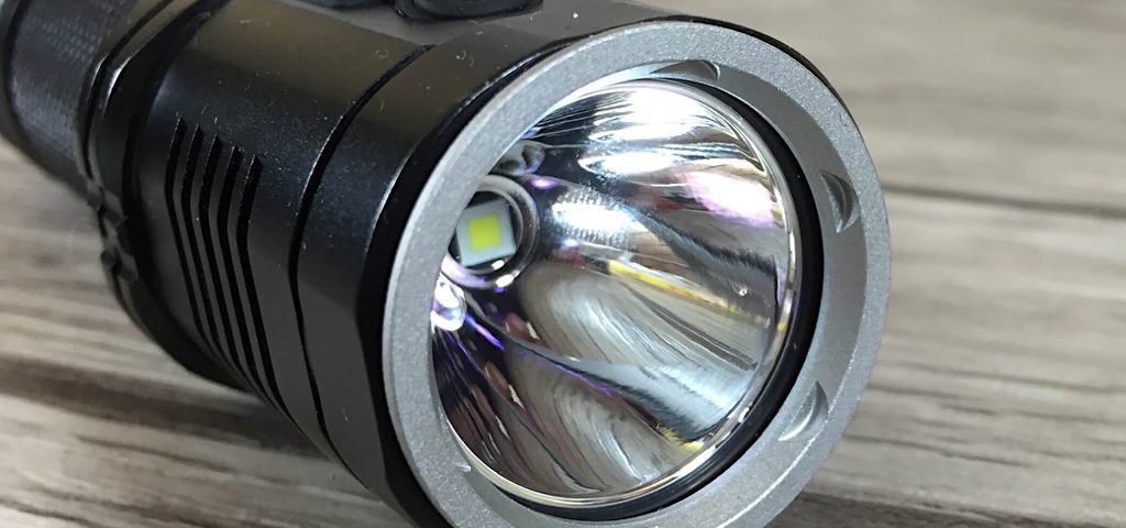 Die DN11 verfügt über eine moderne CREE XPL HI LED, die sich von 1 bis 1000 Lumen regeln läßt.