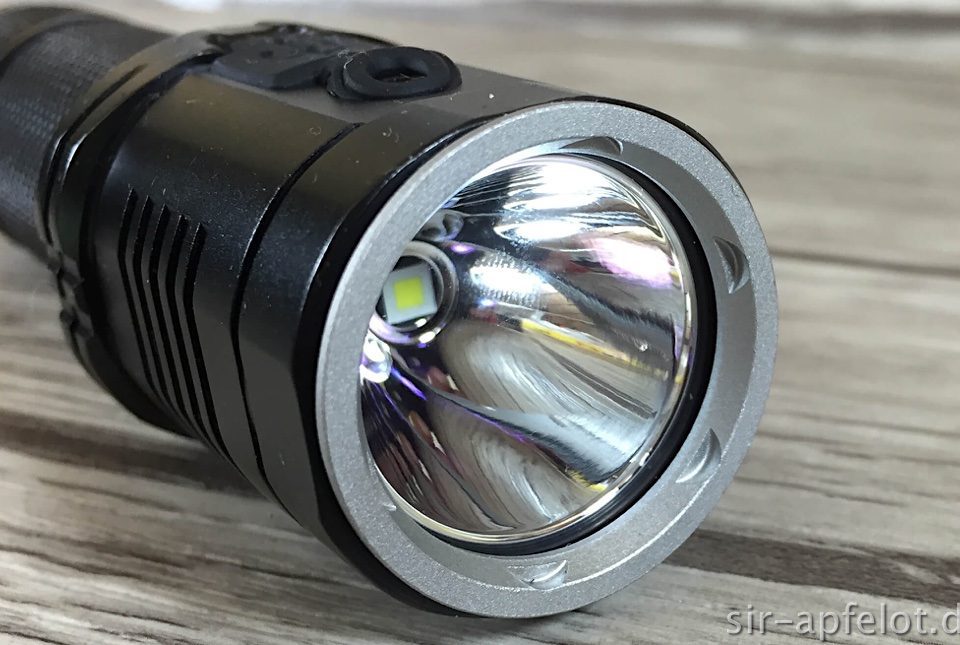 The DN11 has a modern CREE XPL HI LED, which can be regulated from 1 to 1000 lumens.