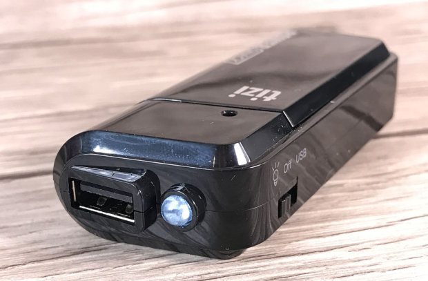 Im Betrieb mit NimH-Akkus (nicht empfohlen vom Hersteller) bekommt die LED einfach zu wenig Spannung und funktioniert sehr dürftig.