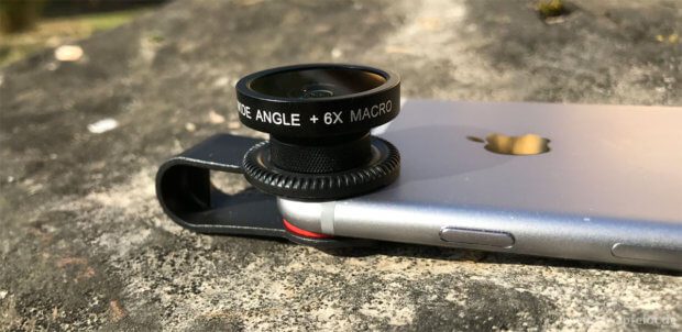 Ecco come appare la lente di fissaggio sull'iPhone 6. L'installazione è facile se lo smartphone ha una protuberanza sull'obiettivo della fotocamera.