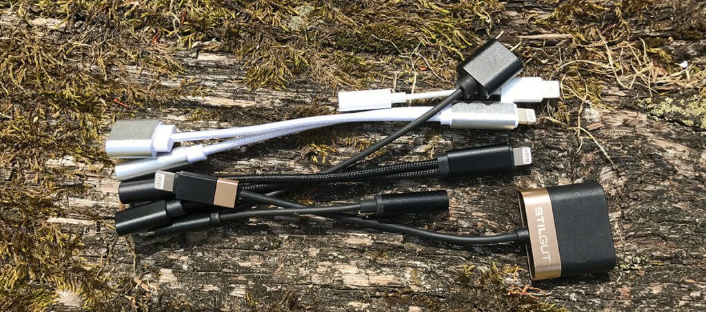 Im Test habe ich eine ganze Handvoll unterschiedlicher Adapter, die in den Lightning-Port passen und auf der anderen Seite eine Lightning-Buchse und eine 3,5mm Kopfhörer-Buchse anbieten (Foto: Sir Apfelot)..