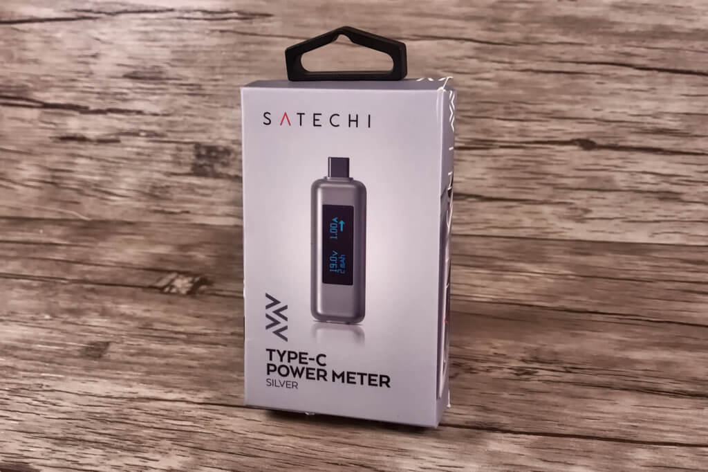 Not only the packaging looks stylish with the Satechi USB multimeter. The device itself is optically trimmed a bit to "Apple" (Photos: Sir Apfelot).