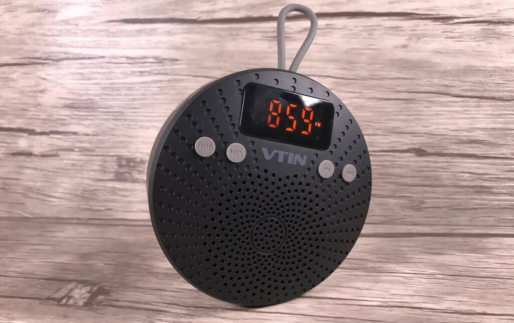 The VicTsing Cantor shower radio is the bestseller on Amazon for a reason. I can also recommend the device with a clear conscience.