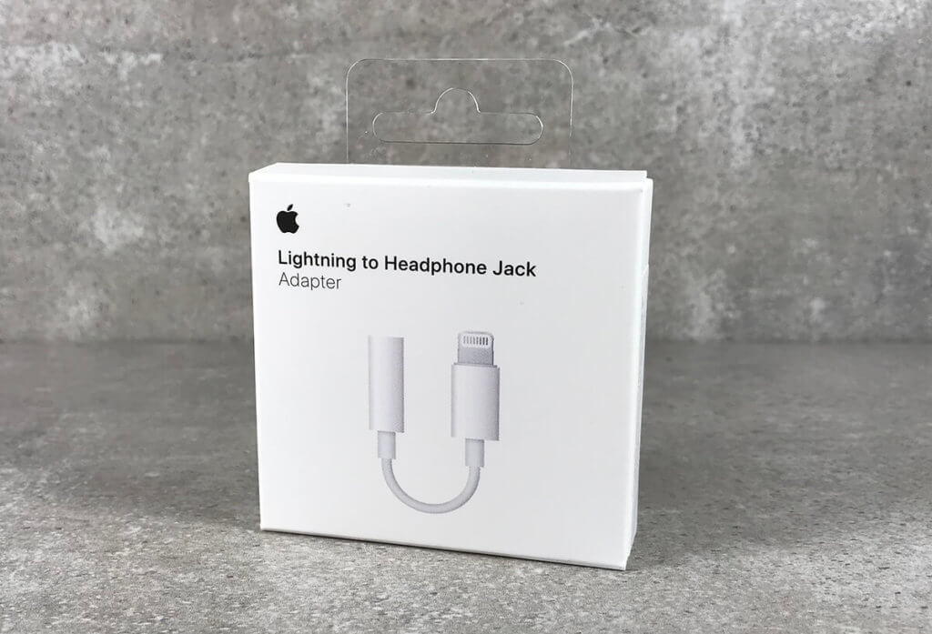 Wenn der Adapter in der apple-üblichen Verpackung geliefert wird, kann man von einem Original ausgehen. Nicht selten findet man bei Online-Händlern Nachbauten aus Fernost, die dann nicht richtig funktionieren.