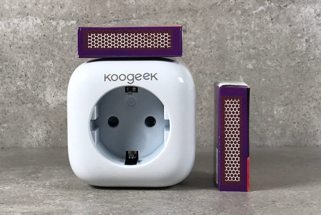 You can use the matchboxes to estimate the size of the Koogeek socket cuboid. It doesn't take up much space ...