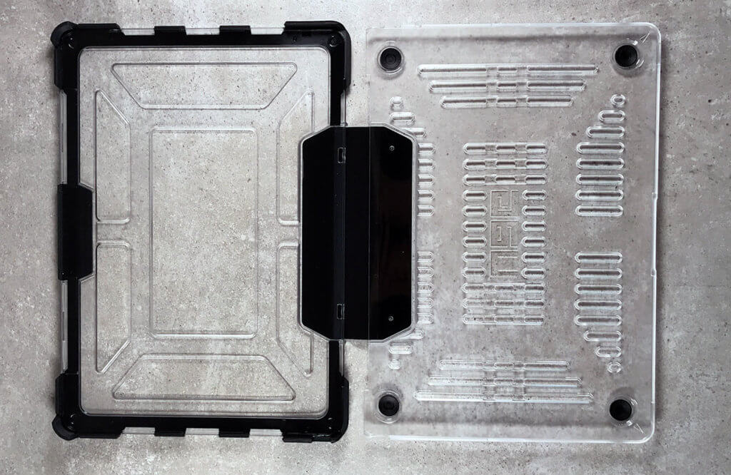 Hier sieht man, wie das UAG Case aussieht, wenn man es offen hinlegt.