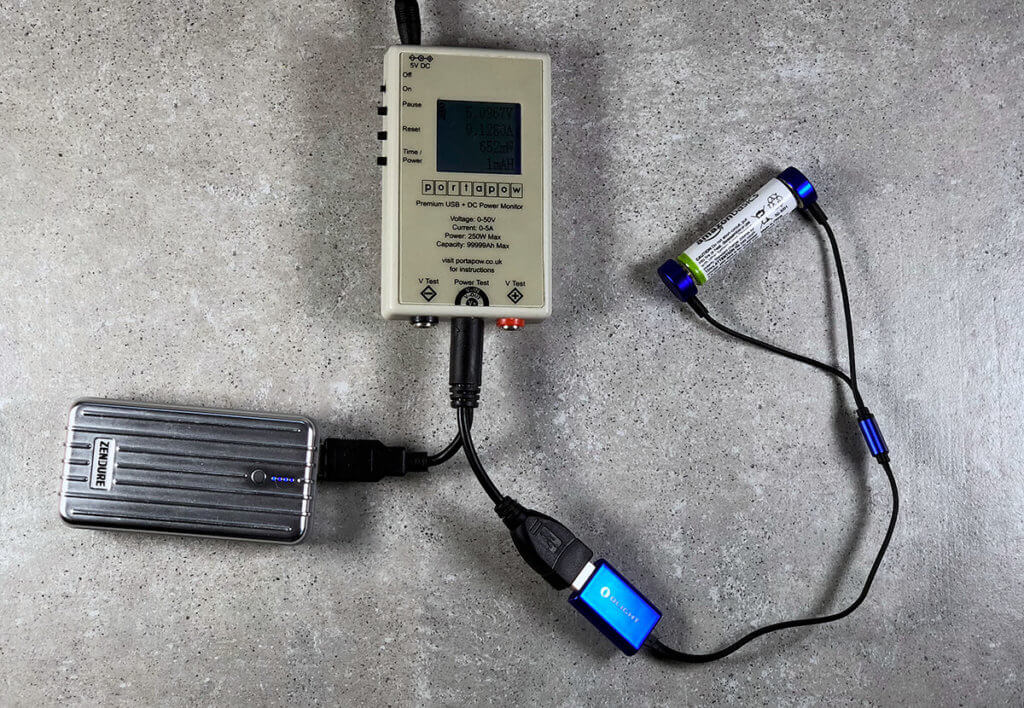 Measured with the USB multimeter: The Olight UC only consumes just over 500 mA under load and is therefore also suitable for USB 2.0 ports.