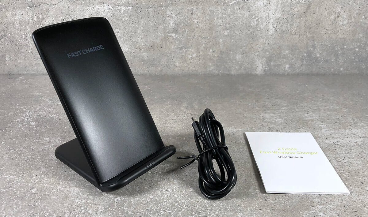 Im Lieferumfang des Wireless Chargers ist nur der Ladeständer, ein Micro-USB-Kabel und eine Anleitung – mehr braucht man auch nicht, wenn man noch ein altes USB-Netzteil oder einen aktiven USB-Hub zur Verfügung hat (Fotos: Sir Apfelot)..