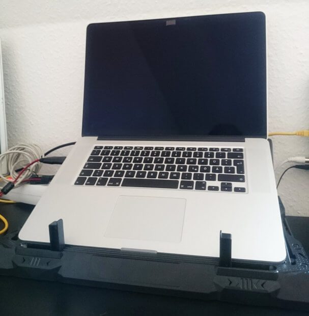 The MacBook Pro on the AUKEY CP-R2 with four