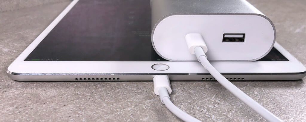 Newer iPad and iPhone models can also be charged with the USB-C power supply from Artwizz with USB PowerDelivery. This means that the charging process is much faster than with a normal USB-A to Lightning charging cable.
