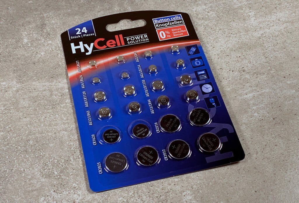 Il set di pile a bottone HyCell contiene diversi tipi di pile a bottone (foto: Sir Apfelot).