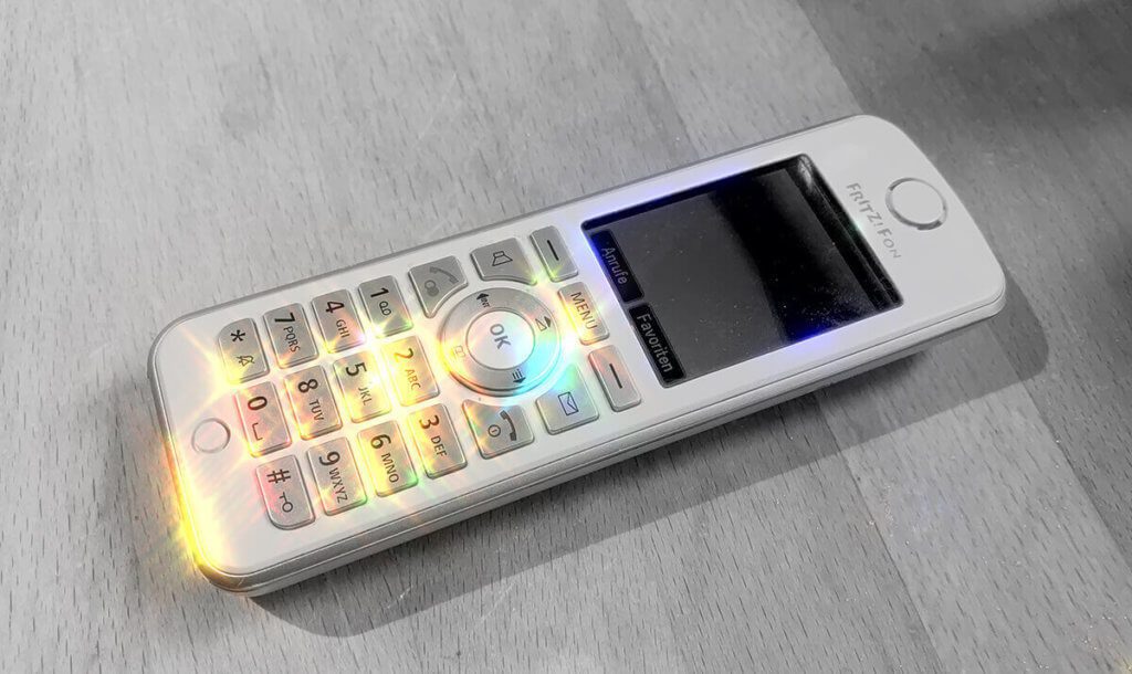 Il filtro "Colore" assicura che l'immagine stessa sia in bianco e nero, mentre le stelle brillano a colori.