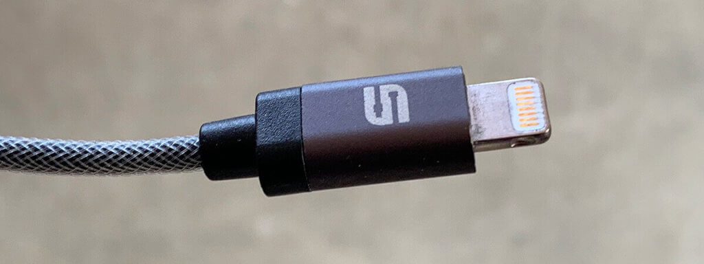 Die Lightning-Ladekabel passen nicht nur auf das iPhone 5 bzw. 5s/5c, sondern auch auf neuere Modelle wie das iPhone 6, 7, 8, X und Xs (Foto: Sir Apfelot).