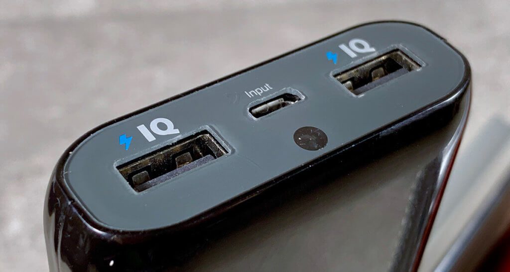 La maggior parte dei power bank viene caricata tramite una porta micro USB. Le moderne batterie ricaricabili vengono ricaricate in modo più pratico e rapido tramite USB-C, che si trova anche sui MacBook e sull'attuale iPad Pro (foto: Sir Apfelot).