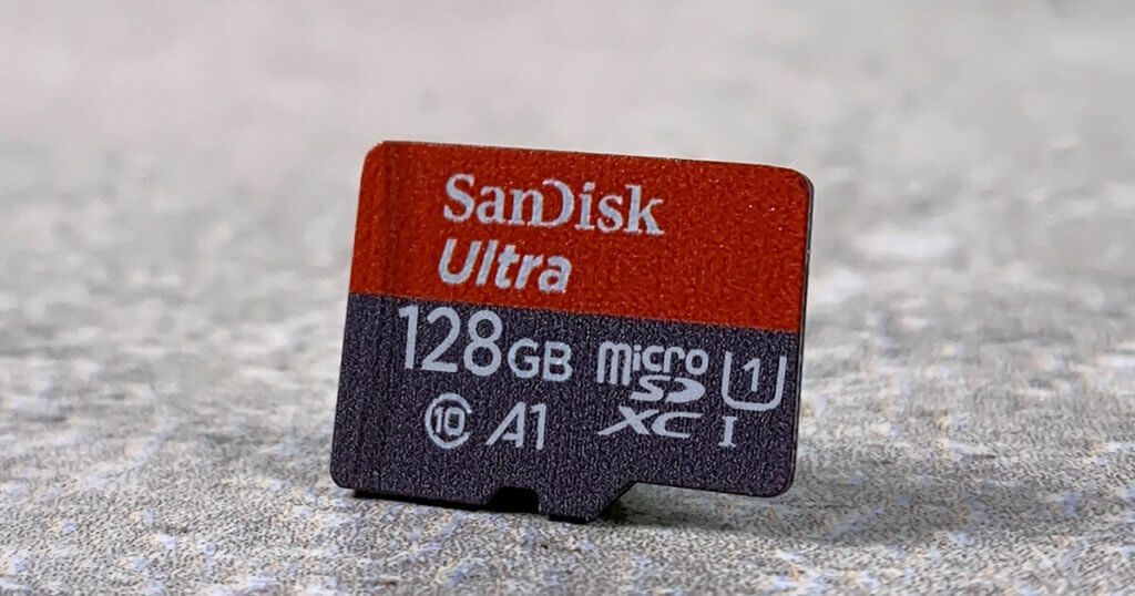 Foto: Die SanDisk Ultra 128GB microSD-Karte mit der Markierung für die Geschwindigkeitsklassen Speed Class 10 und UHS U1 (Foto: Sir Apfelot).