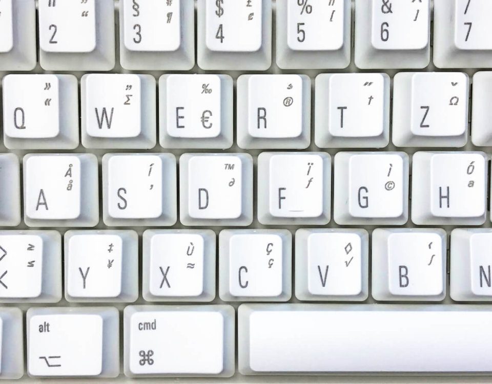 The lettering on the individual keys is exemplary and detailed. So you can quickly find the necessary special characters and don't have to spend a long time trying.
