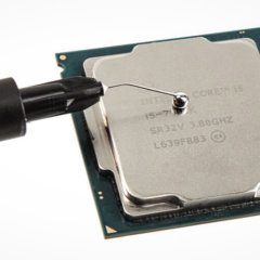 Bei der Thermal Grizzly Conductonaut Wärmeleitpaste handelt es sich um ein Produkt, dass auf Metallen wie Zinn, Gallium und Indium basiert. Vorteil: Hohe Wärmeleitfähigkeit. Nachteil: Sehr komplex zu verarbeiten (Foto: Thermal Grizzly).