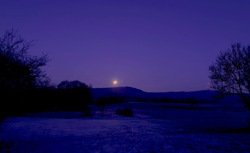 Scattare un'eclissi lunare parziale con un iPhone sembra quasi impossibile. Puoi ancora provare l'app "Slow Shutter" (foto: Sir Apfelot).