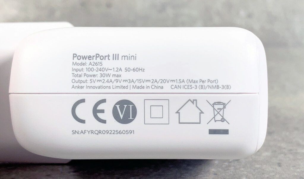 Le "Specifiche" del caricatore USB-C Anker si trovano stampate sul fondo.