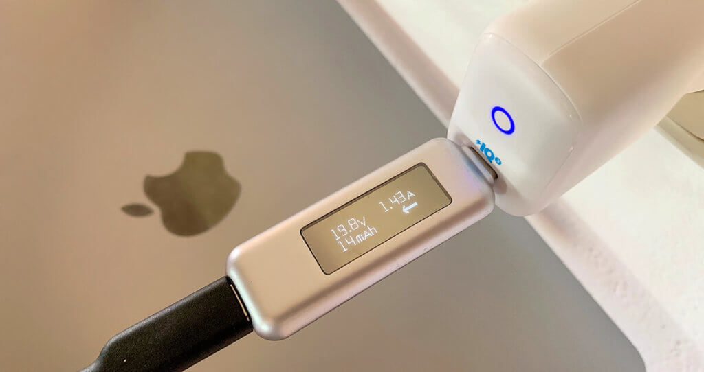 Il PowerPort III mini è effettivamente realizzato per il MacBook da 12 pollici. Con 30 watt, copre esattamente la potenza fornita anche dall'alimentatore Apple.