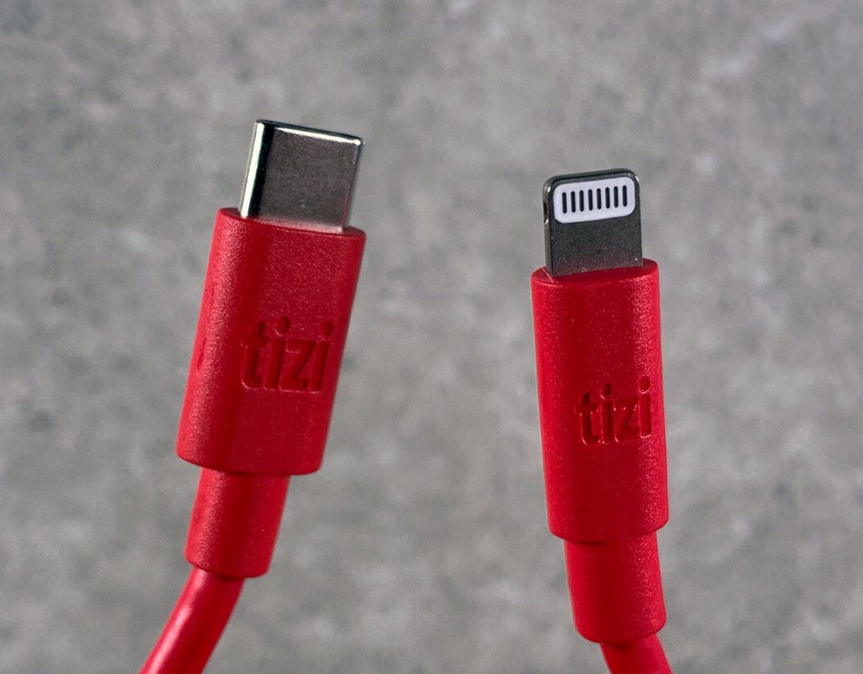 The workmanship of the mfi-certified USB-C to Lightning cables from tizi is very good. The plugs are tight and the cable looks very robust.