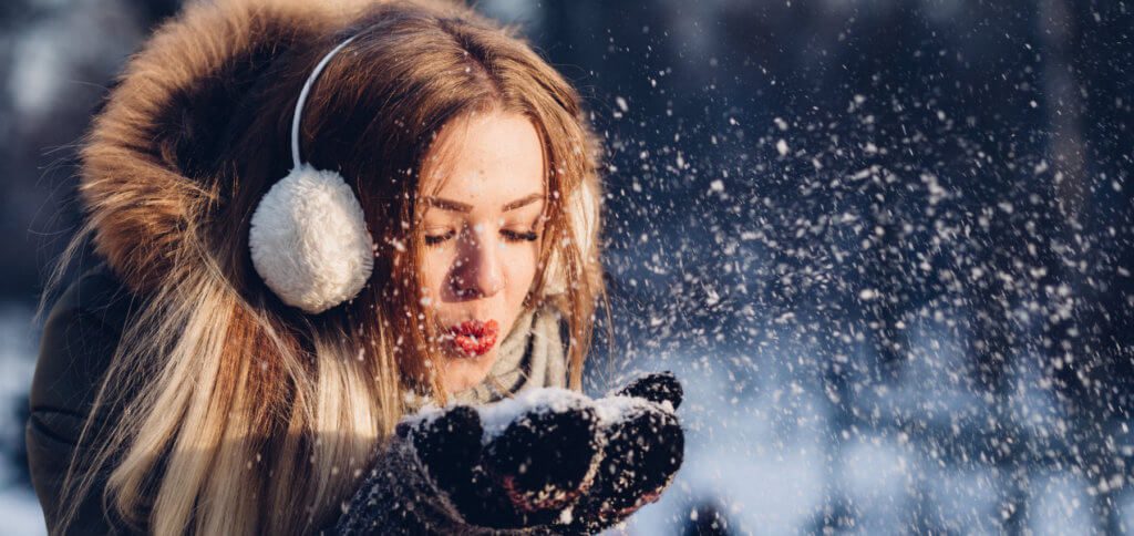 When walking or flying a drone, after a snowball fight or tobogganing, or whatever else you do outside in winter - a hand or pocket warmer is the best remedy for cold hands!