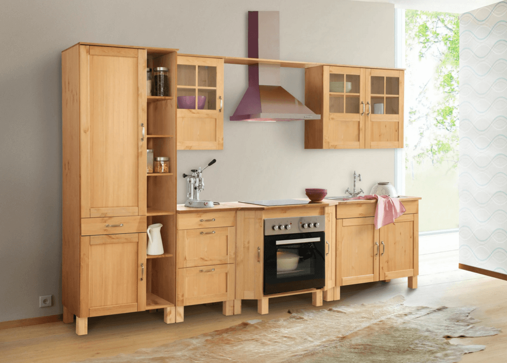 Die Küchenserie "Alby" besitzt alles, was wir gesucht haben: Massivholz, schöne Optik, robuste Bauweise und einen guten Preis (Foto: Baur Versand).