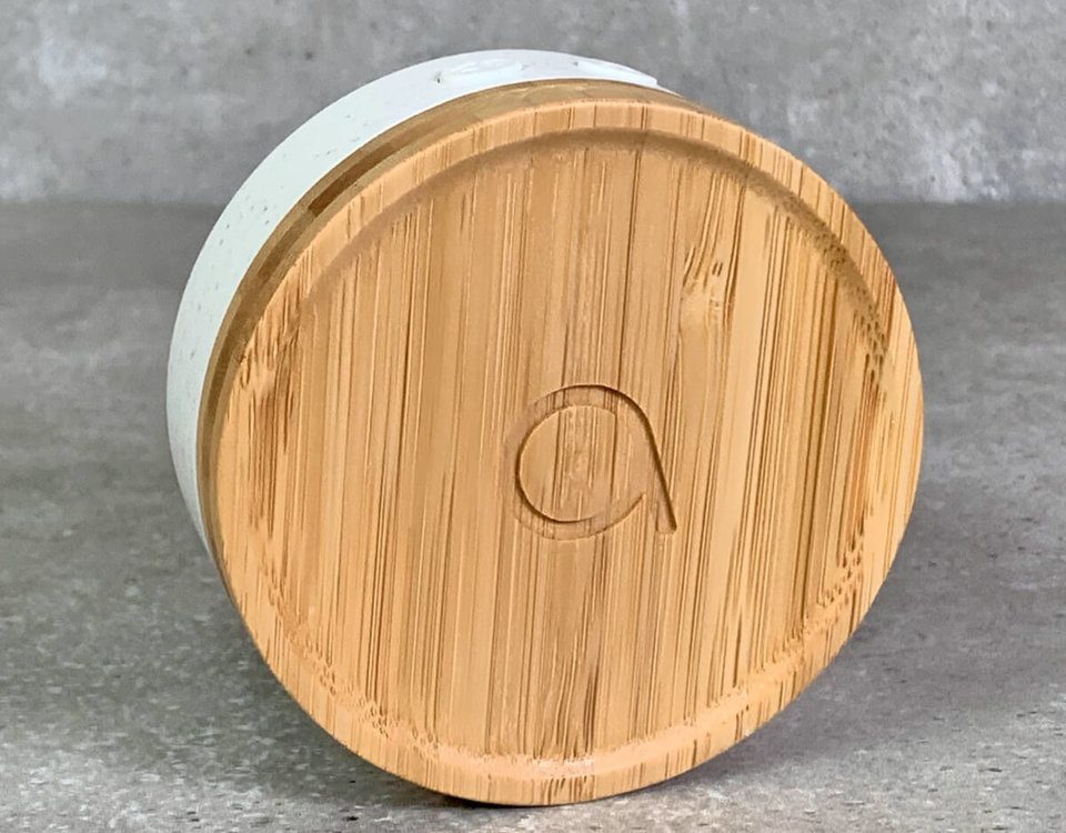 Photo of the batteryless Avidsen wireless doorbell made of bamboo