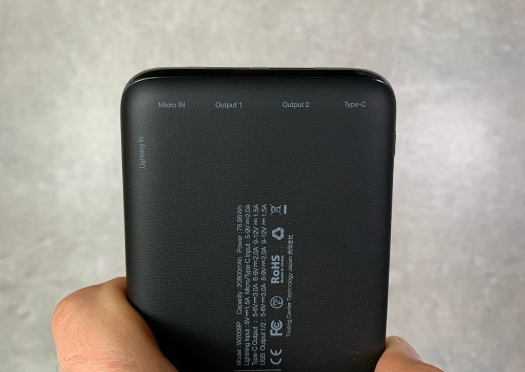 USB-C, Micro-USB, USB-A and Lightning: hardly any power bank offers as many different ports as the Charmast power bank.