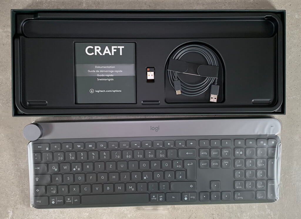 Además del Craft, también encontrará un cable de carga USB-C, el adaptador Unifying y la guía de inicio rápido en el volumen de suministro.