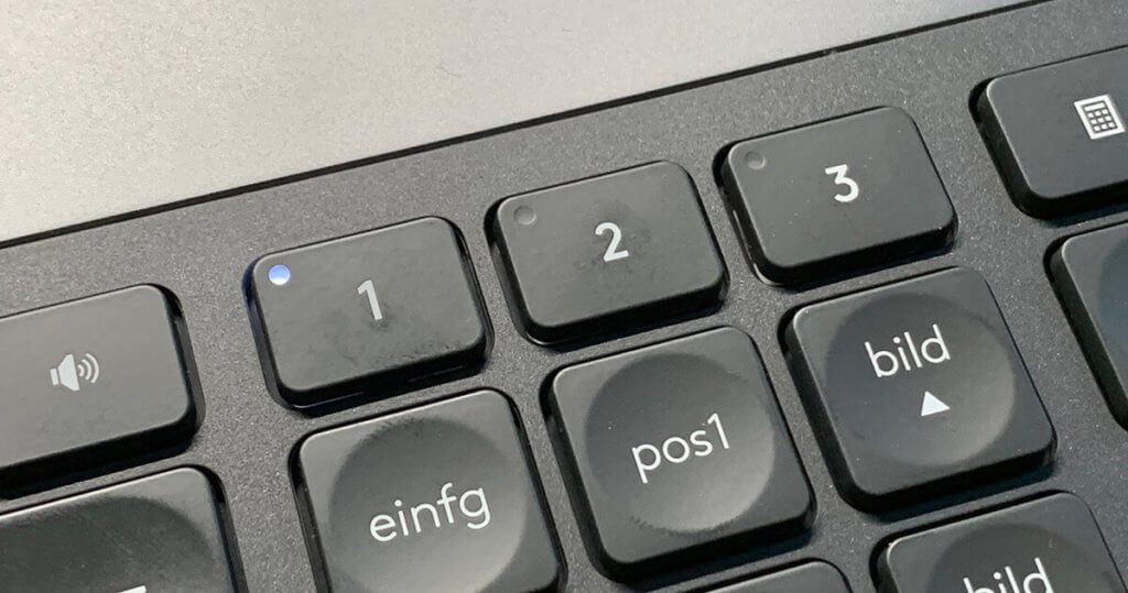 Se pueden usar tres botones para alternar entre los dispositivos emparejados.