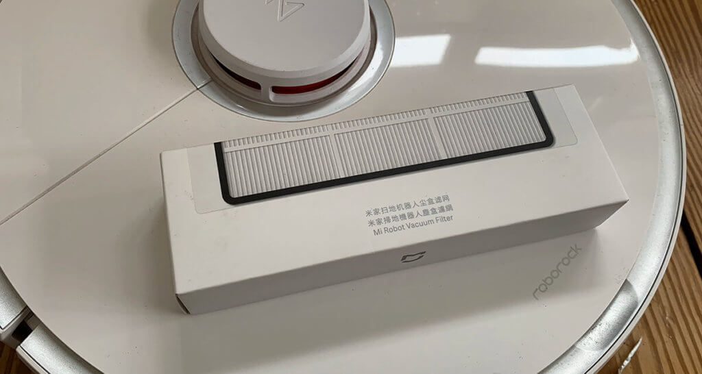 The Xiaomi Mi replacement filter fits perfectly into my Roborock S50 (Photo: Sir Apfelot).