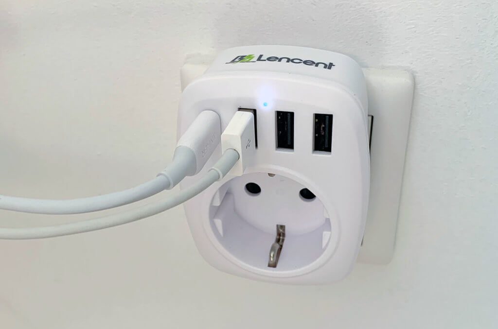 If you place the power pack behind the sofa, it is advisable to attach long charging cables so that you don't always have to search for a long time to find out where the charging plugs are.
