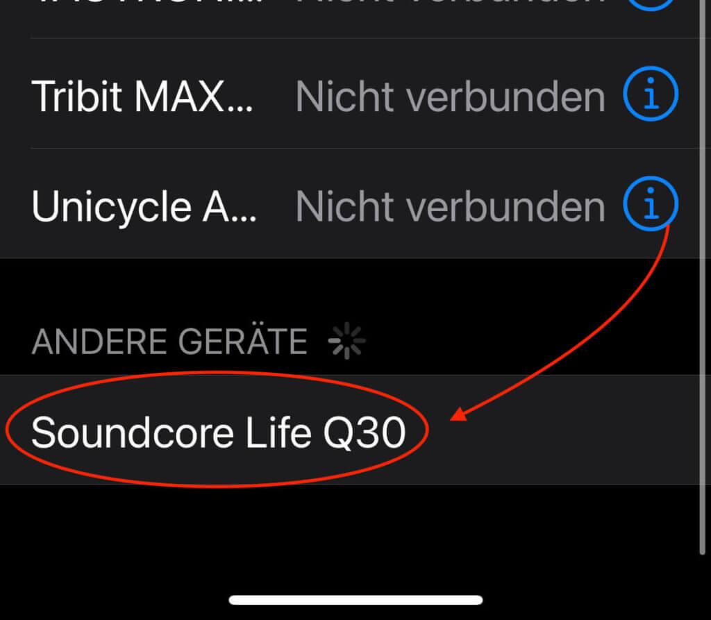 iPhone jest sparowany jak zwykle za pomocą ustawień Bluetooth.