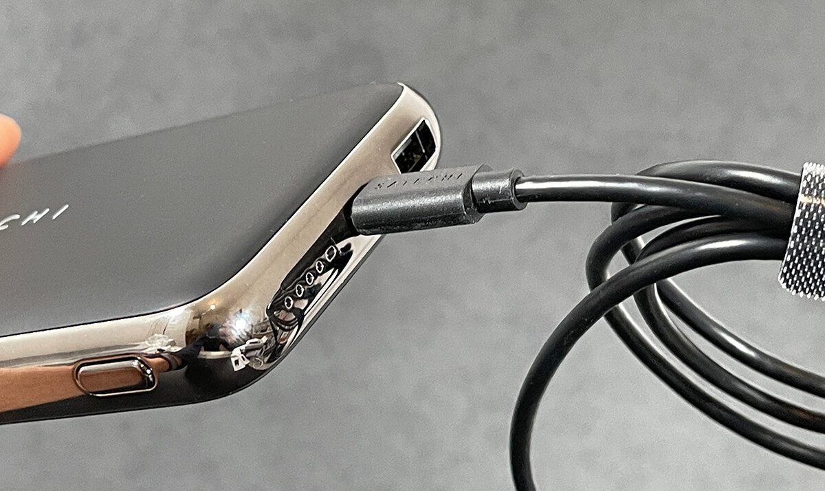 satechi quatro wireless power bank