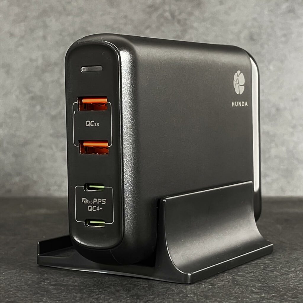 In the test Hunda A1903 MultiPort 2A2C USB power supply with 150 watts