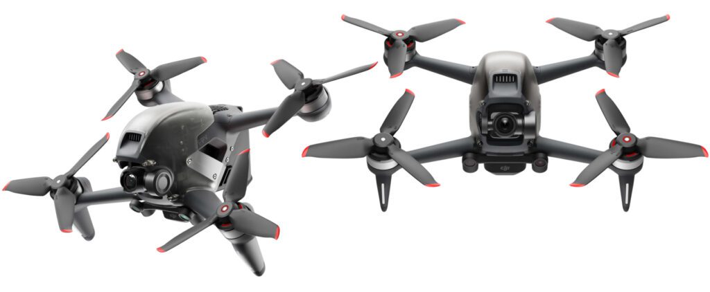 The DJI FPV drone was presented in early March 2021. In addition to the FPV drone, the scope of delivery also includes a controller, video glasses (goggles), the necessary batteries, cables and more. So the set is ready to fly.