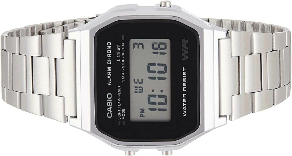 DIe Casio A158WEA-1EF überzeugt durch schlichtes Design und ihren unvergleichlichen 80er Jahre Retro-Look Foto: Amazon).