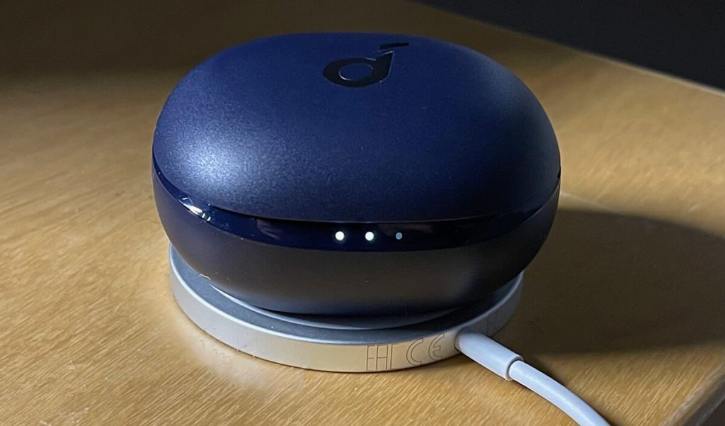 The case of the Soundcore Life P3 can be charged via USB-C as well as via Qi charging - of course also with the MagSafe charging puck.