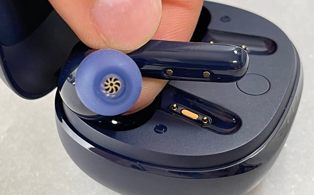 The audio drivers in the SOundcore Life P3 are quite generous with a diameter of 11mm and therefore probably also have the good bass reproduction.