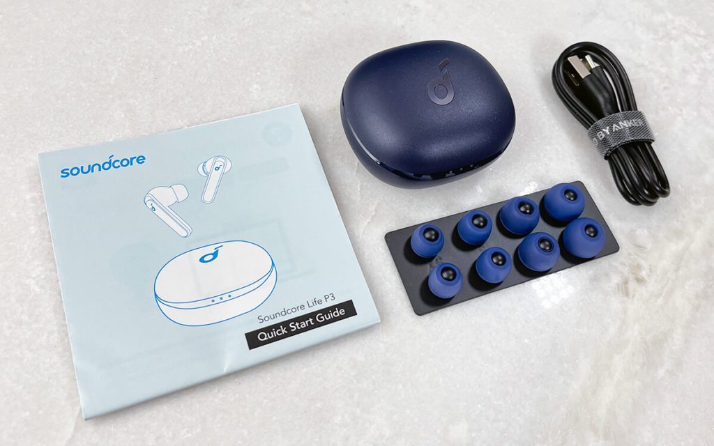 Sufficient silicone plugs are included in the scope of delivery of the Soundcore Life P3 to serve all ear sizes.