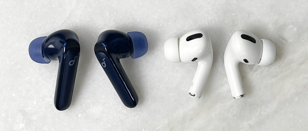 Here you can see the Soundcore Life P3 compared to my AirPods Pro. I retouched all the crumbs and quirks on my AirPods with Photoshop. : D