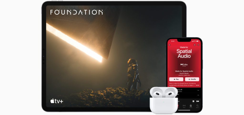 Spacial Audio und Dolby Atmos sorgen für eine immersive Erfahrung beim Schauen von Inhalten von Apple tv+. Neben den Pro- und Max-Modellen geht das nun auch mit den regulären Bluetooth-Kopfhörern aus dem Hause Apple.